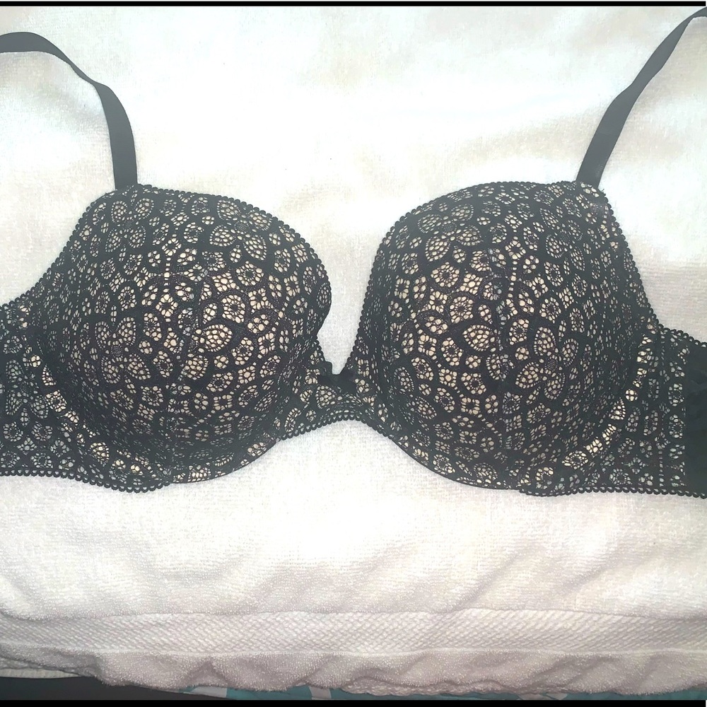 Victoria Secret Black n cream lace bra